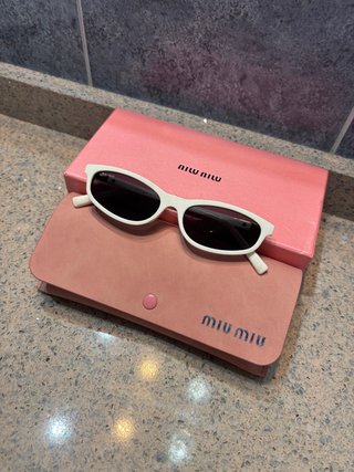 Gafas de sol Miu Miu blancas