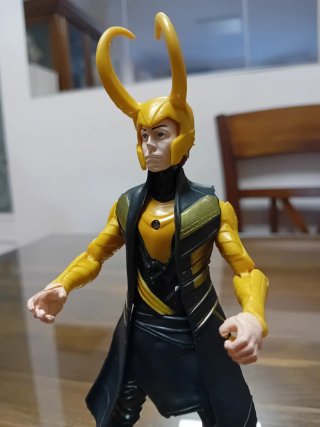 Figura Acción LOKI - Marvel Legends