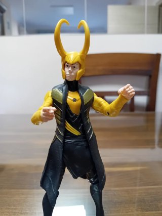 Figura Acción LOKI - Marvel Legends