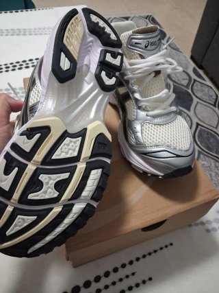 Asics Gel Kayano 14 Plata Crema