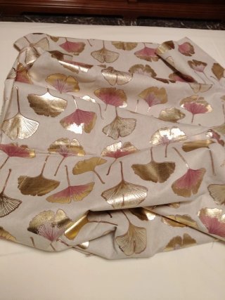 Tela con estampado de hojas Ginkgo