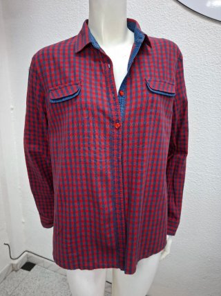 Camisa de cuadros azul y rojo