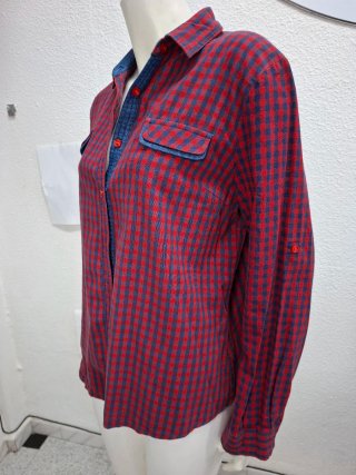 Camisa de cuadros azul y rojo