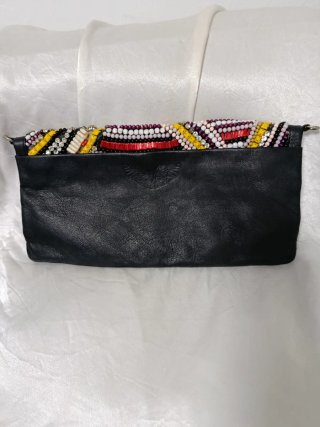Bolso de cuero con pedrería