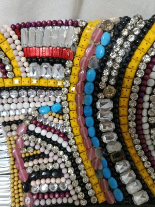 Bolso de cuero con pedrería