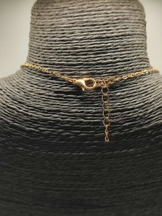 Collar artesanal verde y dorado