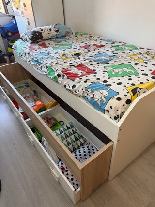 Cama juvenil con espacio para dos colchones
