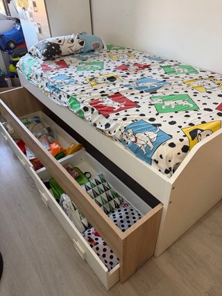Cama juvenil con espacio para dos colchones