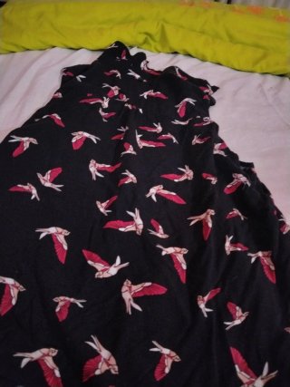 Blusa Red Queen pajaritos negro y rosa