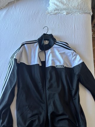 Sudadera Adidas Blanca y Negra