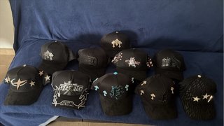 Gorra negra con diseño
