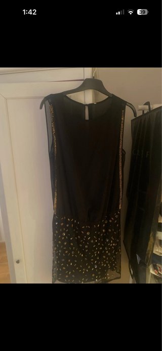 Vestido fiesta negro con detalles dorados