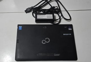Fujitsu Stylistic Q704 Tablet