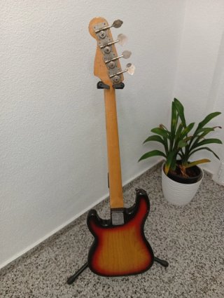 Bajo Fender Precision 77'