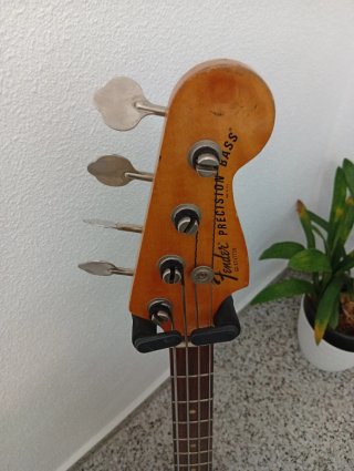 Bajo Fender Precision 77'