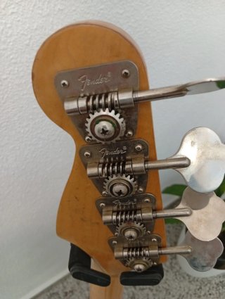 Bajo Fender Precision 77'