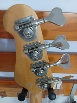 Bajo Fender Precision 77'