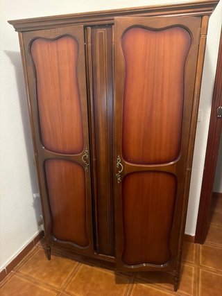 Armario antiguo de madera