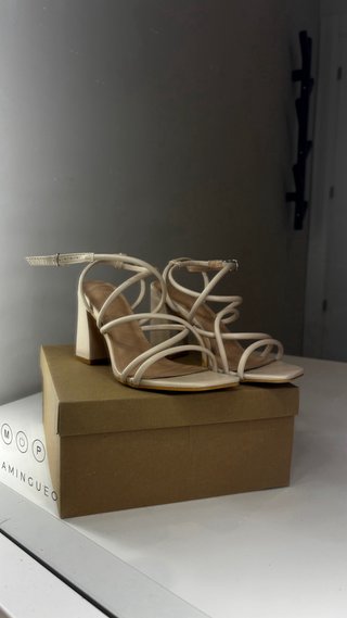 Tacones Beige con Tiras