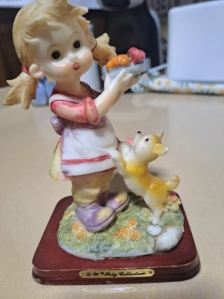 Figura de colección D.W. Poly Collection
