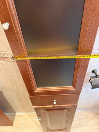 Armario de baño de madera y cristal