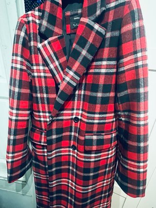 Abrigo tartán Bershka rojo/negro/blanco talla L
