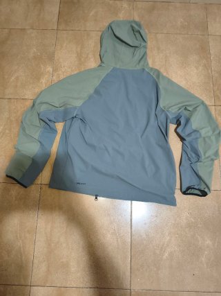 Chaqueta Nike Gris y Verde con Capucha
