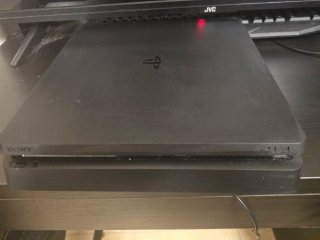 Consola PS4 Slim 1TB Negra + 4 Juegos