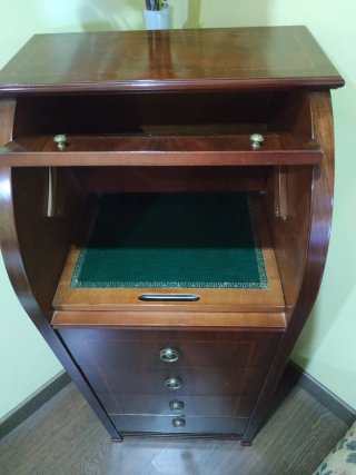 Mueble de marquetería de madera