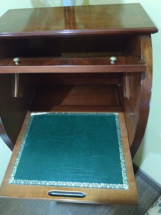 Mueble de marquetería de madera