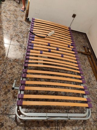 Cama articulada con motor