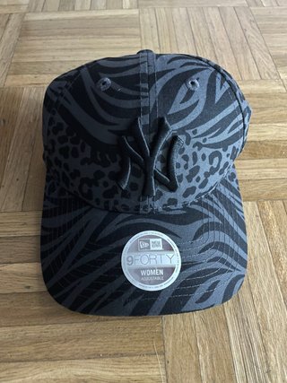 Berretto NY New Era 9FORTY Nero Grigio Donna