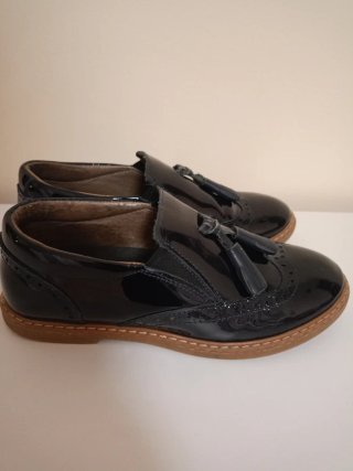 Zapatos charol niña con flecos