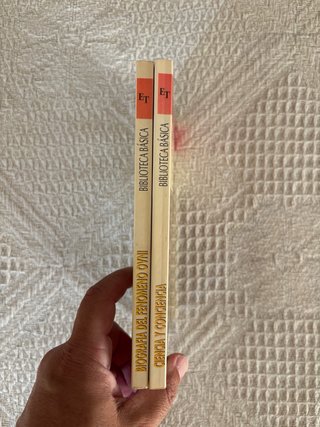 Biblioteca Espacio y Tiempo, 2 libros