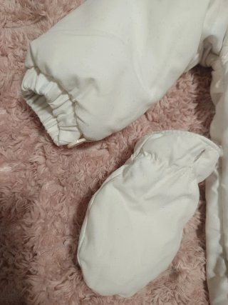 Buzo de bebé beige con osito