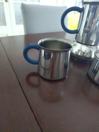 Juego café metal azul y plata.
