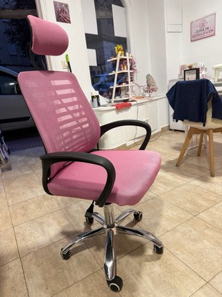 Silla de escritorio color rosa y negro