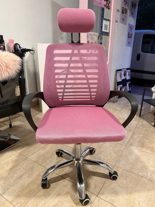 Silla de escritorio color rosa y negro