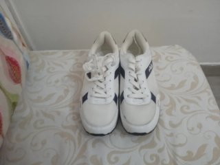 Zapatillas Fila Blancas y Rojas