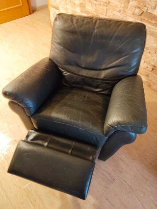 Sofá reclinable piel italiana negro con mecedora