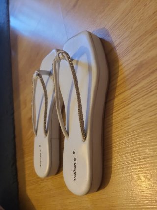 Sandalias SIN ESTRENAR Blancas Talla 36 con brillo