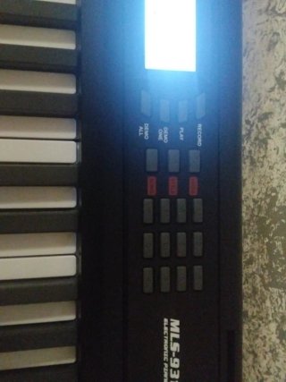 Piano con soporte y taburete