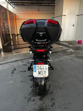 Yamaha Tracer 9 GT Negra y Dorada