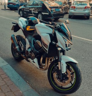 Kawasaki Z800 Full Performance