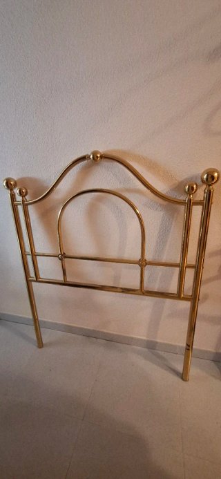 2 cabeceros antiguos de cama, metálicos dorados.