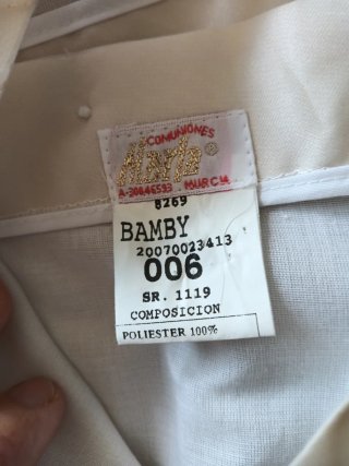 Vestido de niña blanco con fajín dorado