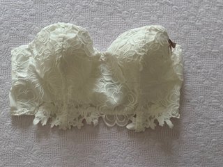 Sujetador bustier blanco con bordados