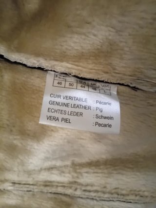 Abrigo de piel con capucha