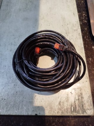 Cable Ethernet Negro con Conectores RJ45