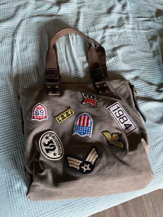 Bolso verde militar con parches